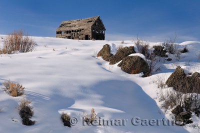 194 Abandoned Wyoming Barn in Winter.jpg