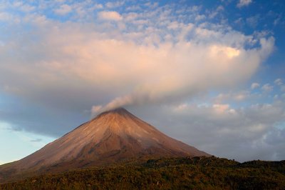 156 Arenal volcano sunset 1.jpg
