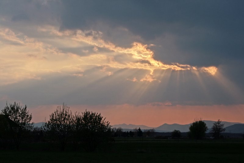 et soudain le ciel s'assombrit...