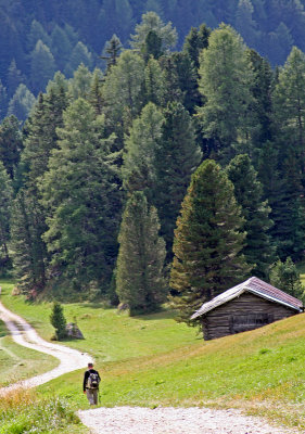 walk to the Gardena pass