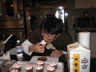 kirk taste testing some cupcakies
