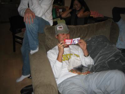 i recognize the wrapping paper from the chen house.. and it's a gc.. there's only 1 person it could be..
