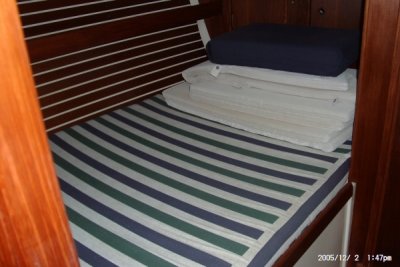 fwd cabin double berth to port
