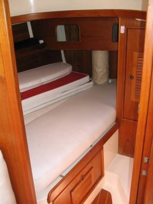 fwd cabin dbl berth