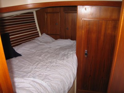 fwd cabin dbl berth