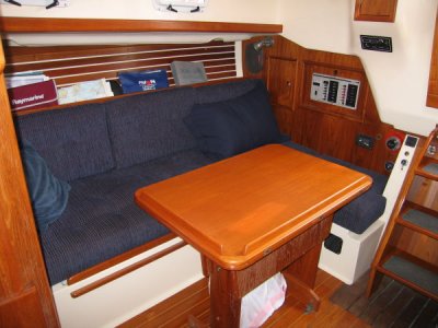 strbd dinette & settee