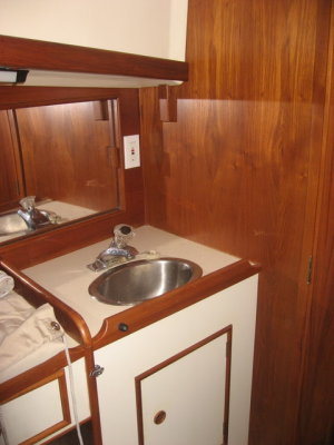 fwd cabin sink & vanity