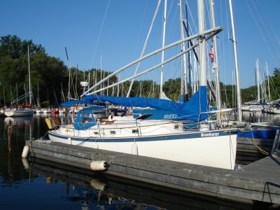 BONHEUR 30U on south side docks of North Island