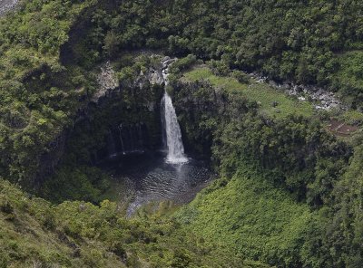 Waterfall Le Voile de la Mariee (Grand bassin)