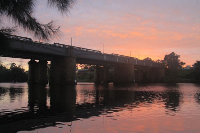 Early morning at Victoria Bridge on the Nepean River