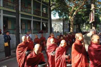 mandalay16 feeding the monks.JPG