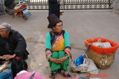 dali and minority people50 market.JPG