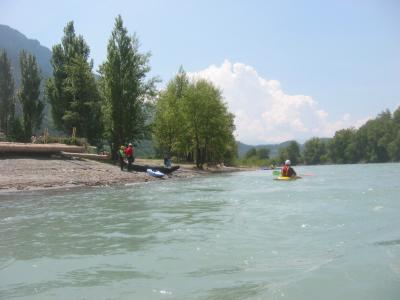 Imbarco sotto il ponte di St Clement al centro rafting