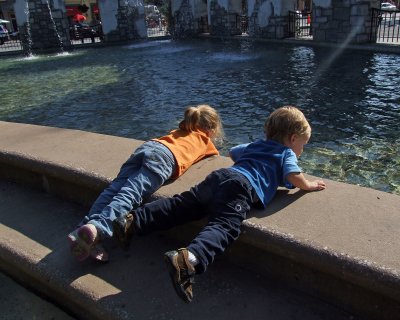 kids fountain 1178.jpg