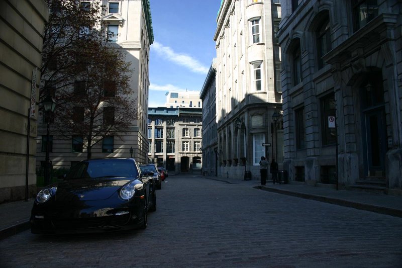 Quiet  in the Old Montreal