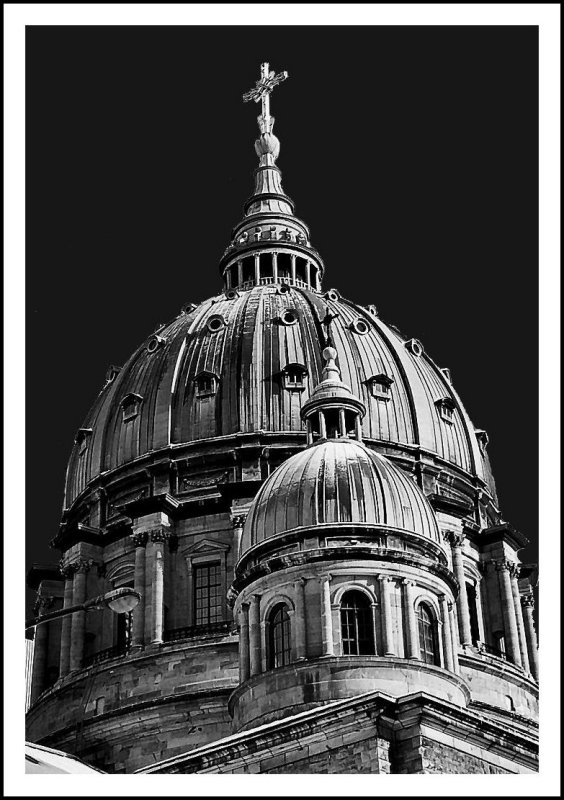 The Dome in b&w