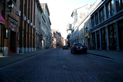A calm Sunday morning on St-Paul St. in the Old Montreal
