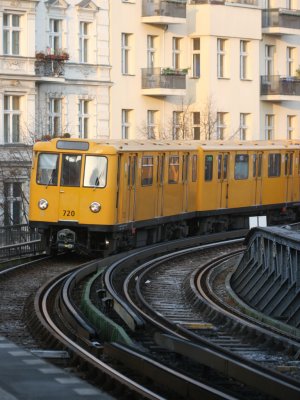 U-Bahn approaching Schlesisches Tor
