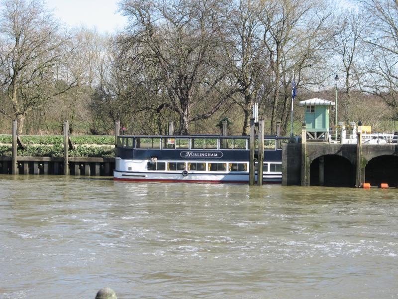 The Hurlingham entering the lock.