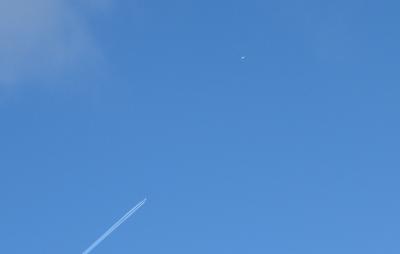 Why does this plane never leave a con trail ?