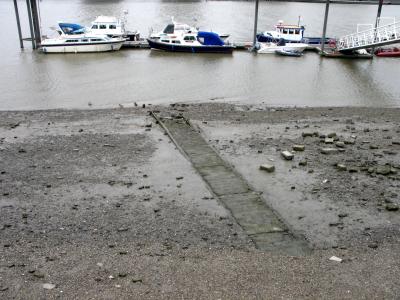 Foreshore at Fulham draw dock.