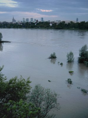 Warsaw indangered of flooding