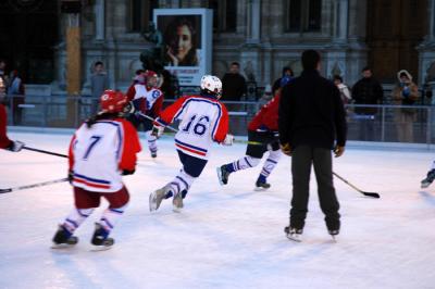 January 2006 - Hockey in front of City Hall - 75004