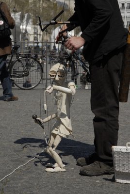 April 2008 - Marionnetist near from Centre Pompidou  75004