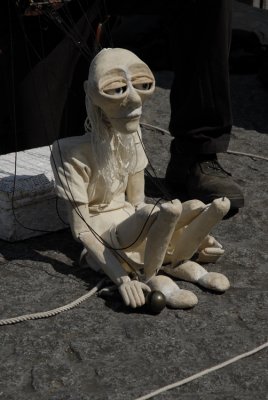 April 2008 - Marionnetist near from Centre Pompidou  75004