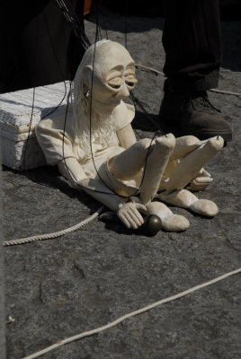 April 2008 - Marionnetist near from Centre Pompidou  75004