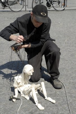 April 2008 - Marionnetist near from Centre Pompidou  75004