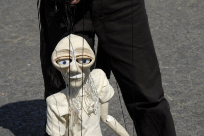 April 2008 - Marionnetist near from Centre Pompidou  75004