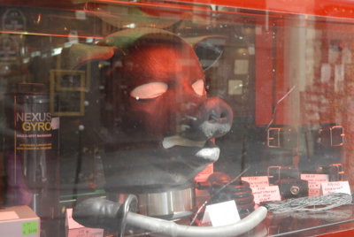 April 2008 - Shop window rue sainte Croix de la Bretonnerie 75004