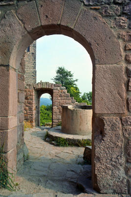 The 3 castles of  Husseren - Doorway
