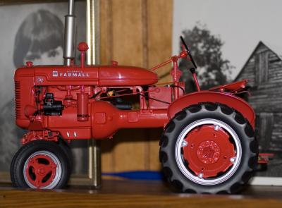 Farmall Tractor Model with 70-200