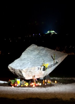 popes monument mound.jpg