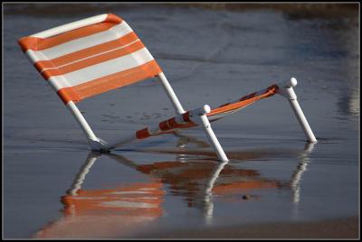 abandonned chair     0601X0755_pbase.jpg