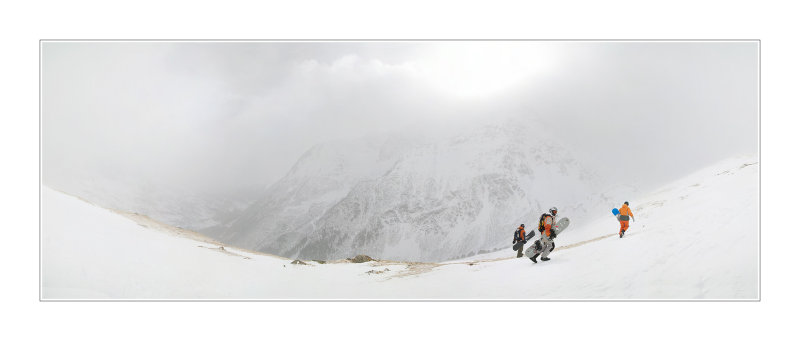 walking in white (Cheget mountain)