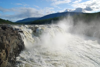 the most powerful waterfall in Russia - the Kureika river (13 meters high)