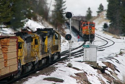 The Santa Fe train takes the main to get around a loaded Grain train at Blossburg, MT. 04/07/08