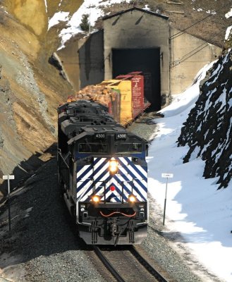 The LM exiting Bozeman Tunnel. 04/09/08