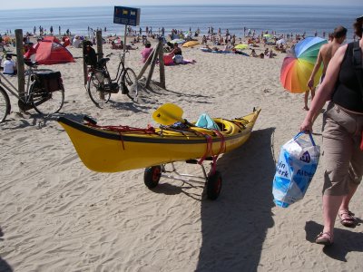 transport of my kayak over a crowded beach