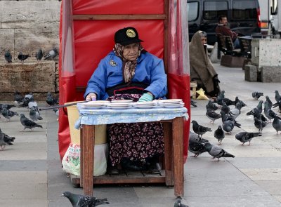 Istanbul people and their business (1)