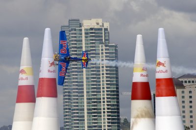 Team Red Bull - Tight Crop
