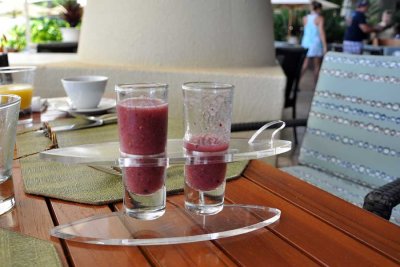 Herbal smoothie shooters with breakfast