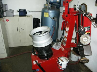 Fuchs Alloy Wheels Mounting Process - Photo 1