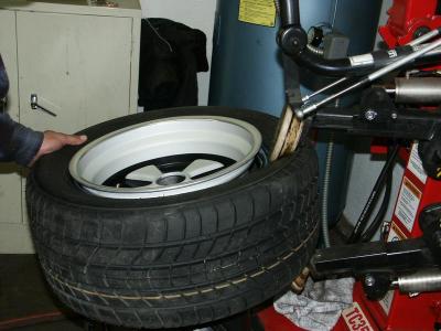 Fuchs Alloy Wheels Mounting Process - Photo 6