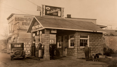 EARLY GAS STATION   3019 B