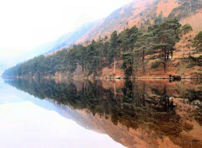 g3/53/67053/3/55303431.IMG_0037lakereflectionglendalochcopy1.jpg