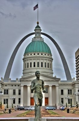 St. Louis' Old Courthouse and Arch
